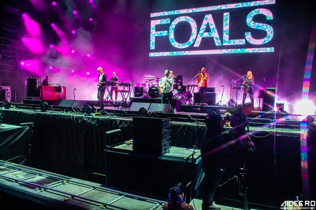 Ahora unas de @foals en el #CoronaCapital22 ✨