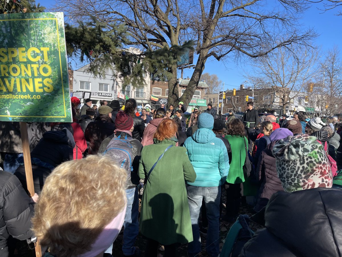 Danforth East rally for the Greenbelt organized by ⁦<a href="/marymargaretbey/">MM McMahon</a>⁩ Enthusiastic and indignant crowd calling on the government to repeal Bill 23 and start again with a plan to built AFFORDABLE and sustainable housing without touching the Greenbelt. 👎<a href="/fordnation/">Doug Ford</a>⁩