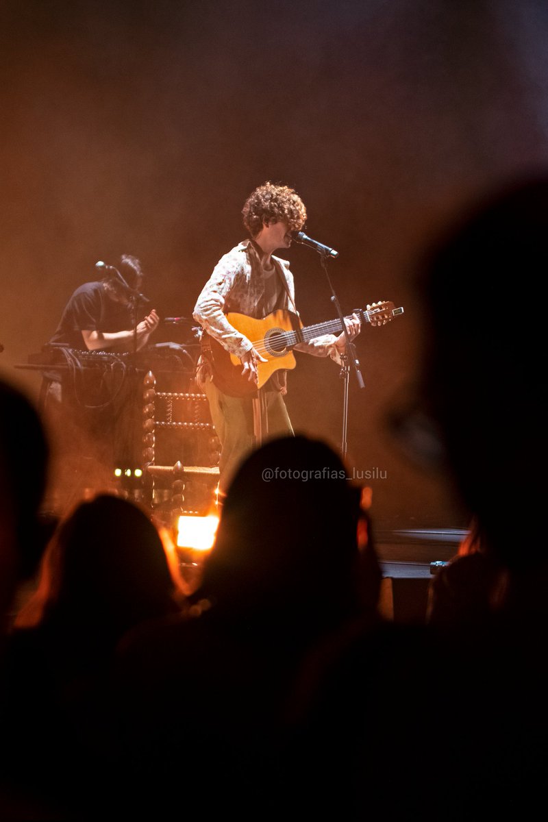 nubesad_'s tweet photo. 🧵hilo de foticos que hice ayer en el conci de #GuitarricaDeLaFuente ayer en Pamplona https://t.co/byQ0dqnLno