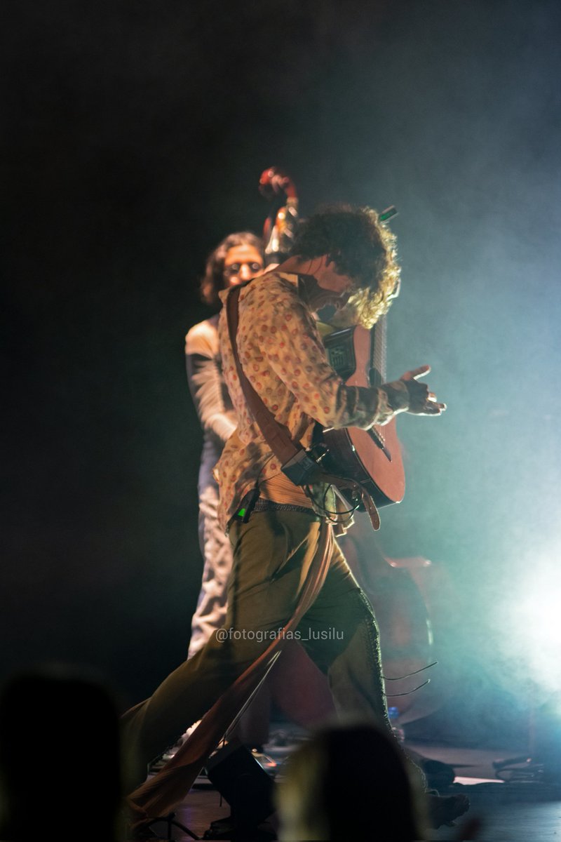nubesad_'s tweet photo. 🧵hilo de foticos que hice ayer en el conci de #GuitarricaDeLaFuente ayer en Pamplona https://t.co/byQ0dqnLno