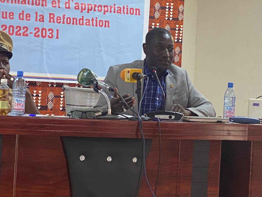 MIN_REFONDATION's tweet photo. #Refondation #CSRE 
La campagne de vulgarisation du Cadre Stratégique de la Refondation de l'Etat et ses plans d'actions se poursuit dans les régions de Mopti, Nara, Tombouctou et Taoudeni, pour  mieux expliquer https://t.co/2MEqwAnbTF https://t.co/4eFyltfJje