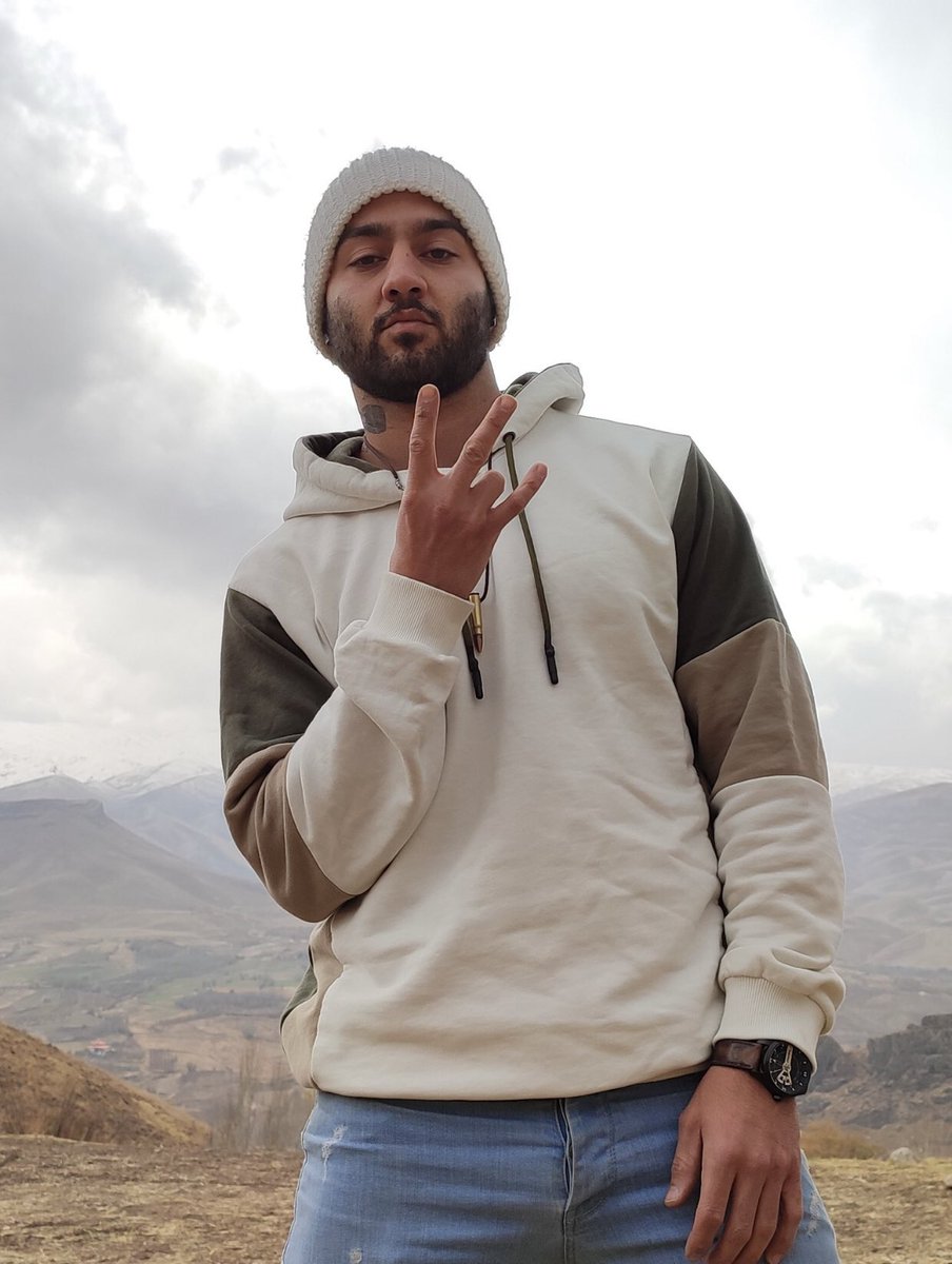 the1withnonamee's tweet photo. A rapper from Iran, #ToomajSalehi, also loves sports, especially boxing. He is admired for his songs about human rights and injustice. He was arrested by the IRGC on Oct 30, and he is now being severely tortured. HIS LIFE IS IN SERIOUS DANGER!!!
@CNN
#MahsaAmini https://t.co/s3QgPdjvTj