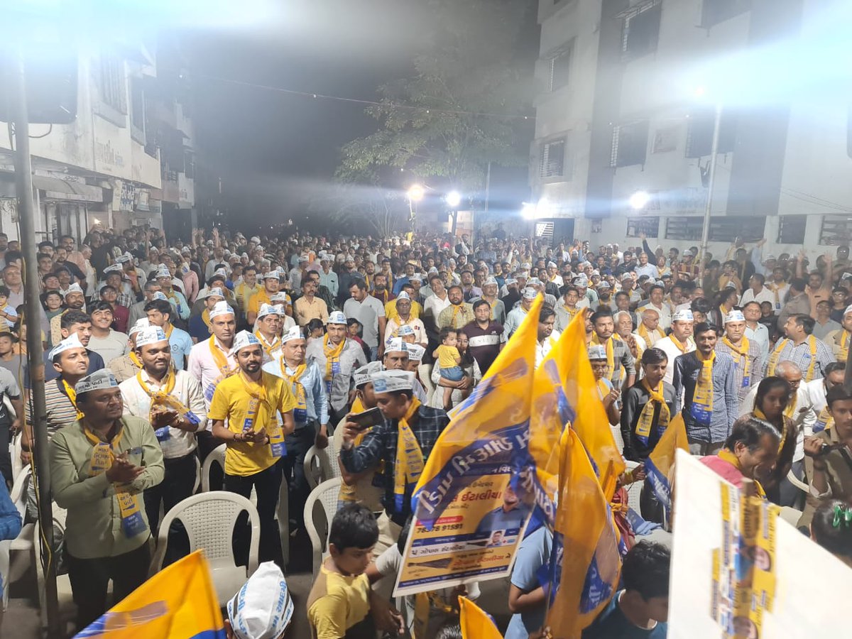 Gopal_Italia's tweet photo. कतारगाम विधानसभा के अर्चना सोसायटी मे आम आदमी पार्टी की जनसभा। https://t.co/hC3S3r5WZL