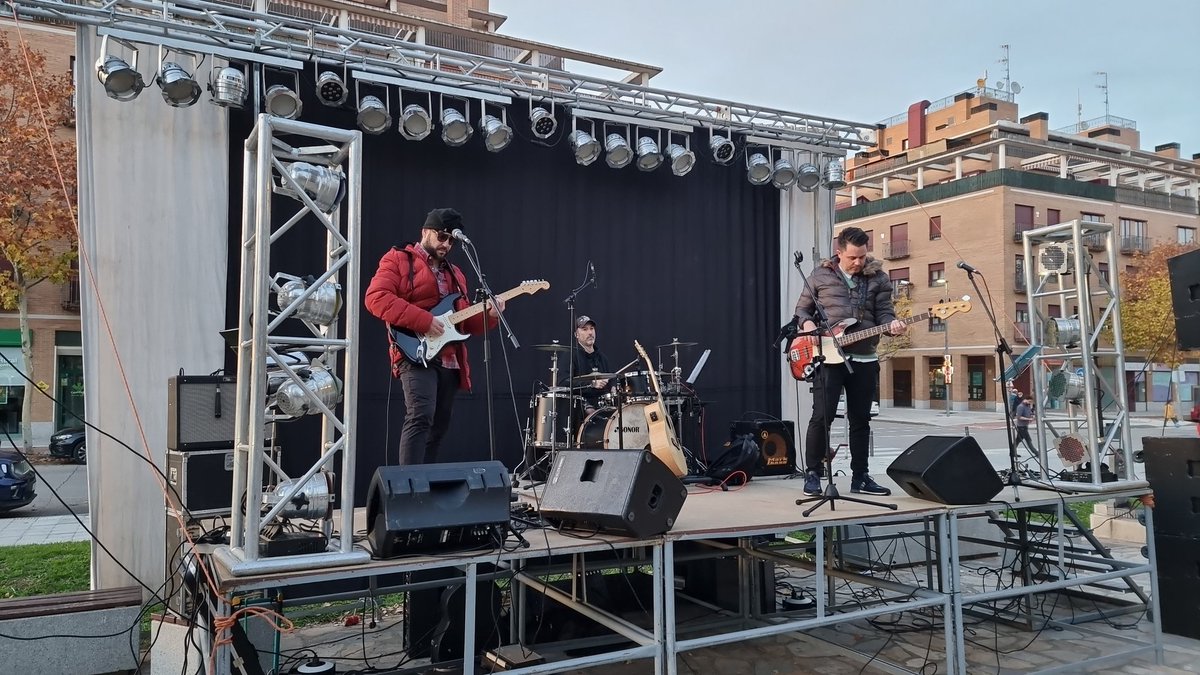 Ya estamos.. os esperamos. Plaza Ayuntamiento Azuqueca 18 horas