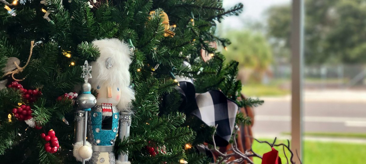 dpciwholesale's tweet photo. Out and about on the town and it looks like everyone is getting into the Holiday Spirit π
#holidayseason #holidays #Christmas #ChristmasTree #HolidayGoTime #BlackFriday #blackfridaysale #holidaysale https://t.co/WzHpN0Uyvj