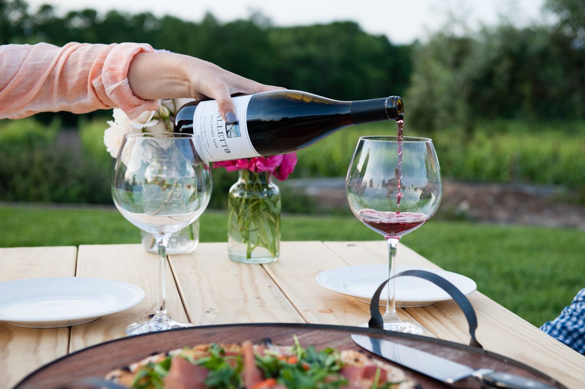 Less shopping. more Sipping.
🍷 Up to 40% off 👇
bit.ly/case-sale-blac…

#BlackFriday #CyberMonday #wine