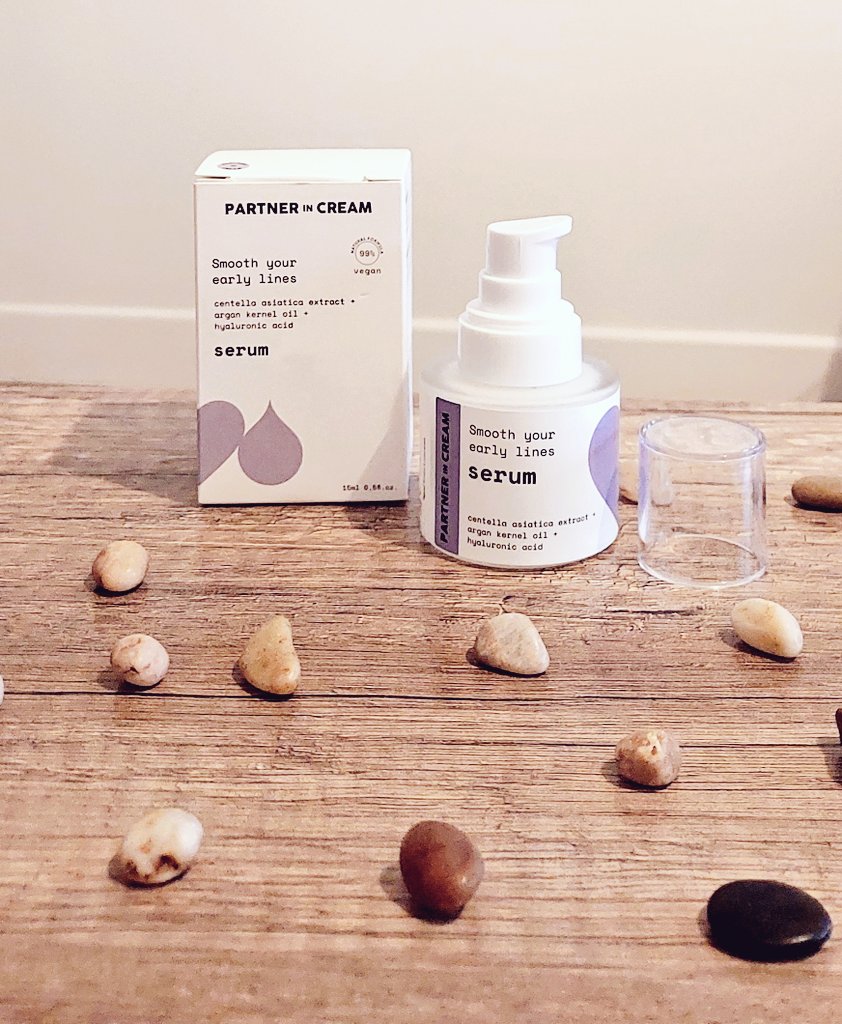 SLfarh's tweet photo. Voilà, elles sont là !
Les premières rides apparaissent aux coins de vos yeux et de votre bouche...Nourrissez les avec Le Sérum #Smoothyourearlylines de #PartnerInCream !

Merci @monvanityideal #PartnerinCream 
#testauthentique #REPULPEMESPREMIERESRIDES https://t.co/2idPFnrEKV
