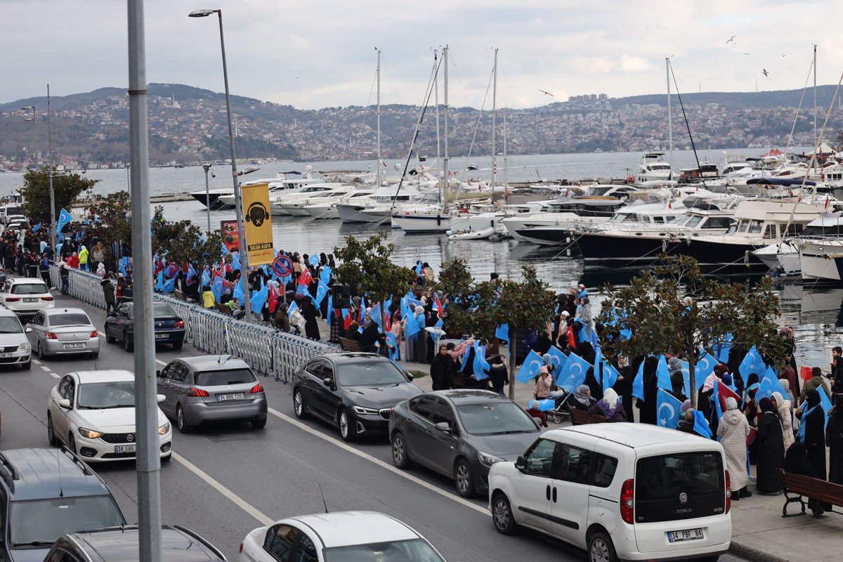 DTSVGD's tweet photo. Ürümçide 24 kasım gecesi zalim çin tarafından evlerine kapatılan 30dan fazla Uygur türkü yanarak şehit düştü, bizde bu nedenle İstanbul çin konsolosluğu önünde basın açıklaması ve protesto gerçekleştirdik.
Elbet bunun kısası alınacak.
#ürümçiyanıyor
#uygur https://t.co/gzDIuLOqXj