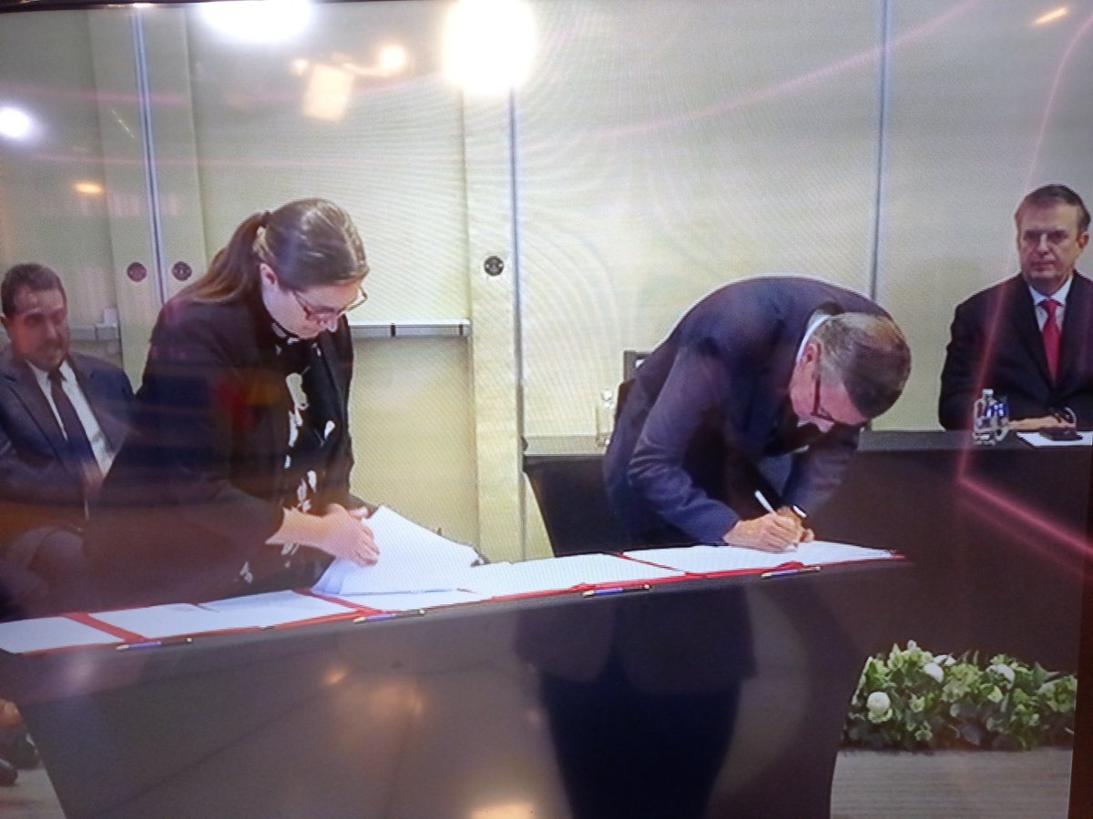¡DIÁLOGO CON LA EXIGENCIA DE LA DEVOLUCIÓN DE FONDOS ROBADOS! 

Delegación del Gobierno Bolivariano y Plataforma Unitaria (oposición G4) firmaron segundo memorandum de entendimiento en México con el acompañamiento de Noruega. 

Nueva demostración de diálogo de <a href="/NicolasMaduro/">Nicolás Maduro</a>