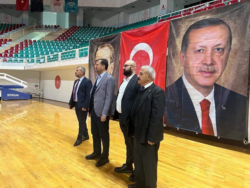 250 Bin Sosyal Konut Projesi’nde Diyarbakır’da kura çekimi heyecanı…

Emlak Yönetim AŞ Genel Müdürü Ayhan Karaca: Diyarbakır’da 5 bin 550 konut inşa edilecek.

emlakyonetim.com.tr/250-bin-sosyal…