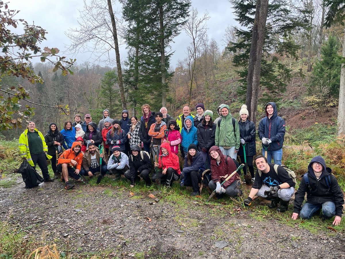 JeanLouisButton's tweet photo. Great fun helping our friends over at Penllergare woodland plant several hundred Oak trees to mark the start of the #NationalTreeWeek 🌱🤩 https://t.co/ZNpBLCOlcX
