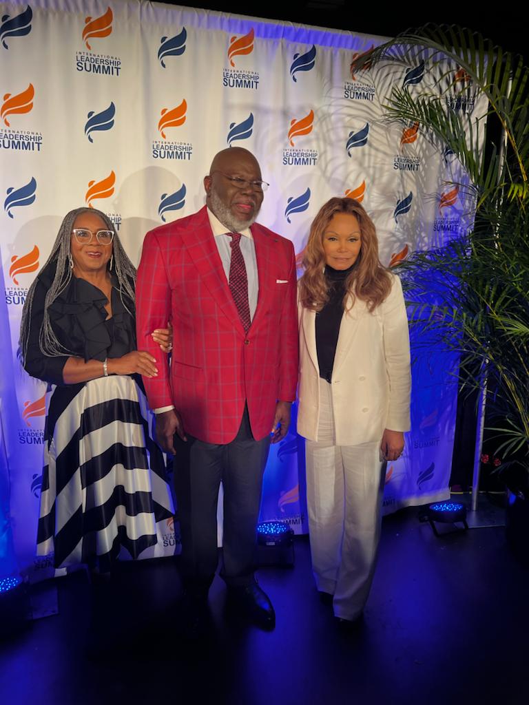 Bishop and First Lady Jakes have taught me so much. Meeting and learning from them has been a new beginning! @ThisIsILS @BishopJakes @FirstLadyJakes
