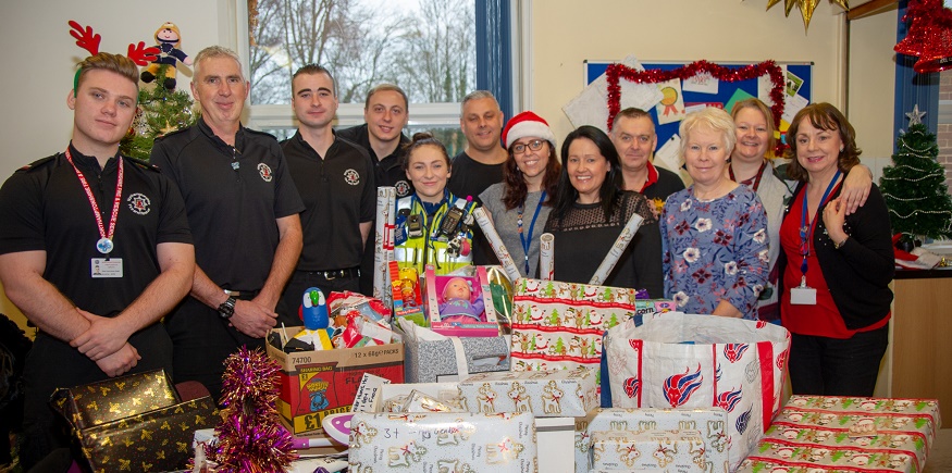 This Christmas, let's bring comfort and joy to others! 🎄🎁☃️

If you have any gifts, Christmas food and essential items that you wish to donate, please bring those to our offices in Daventry and Towcester, or to Daventry Fire Station.

More information at ow.ly/8wU850LNL9U