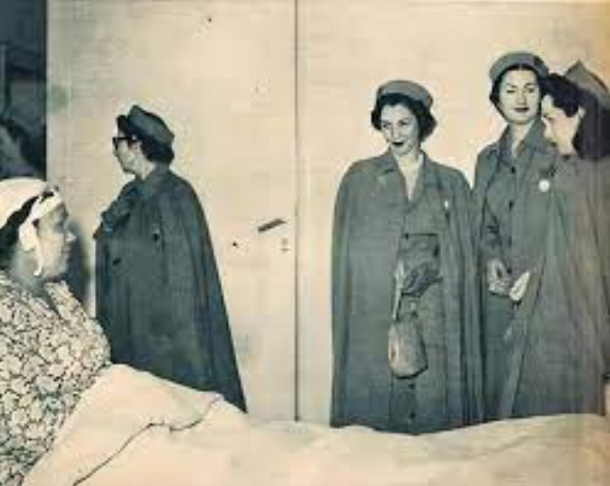 عام 1909م انتشر مرض #الرمد في مصر بين الأطفال وكان الفقراء لا يملكون ما يحمي أطفالهم من هذا المرض فك...