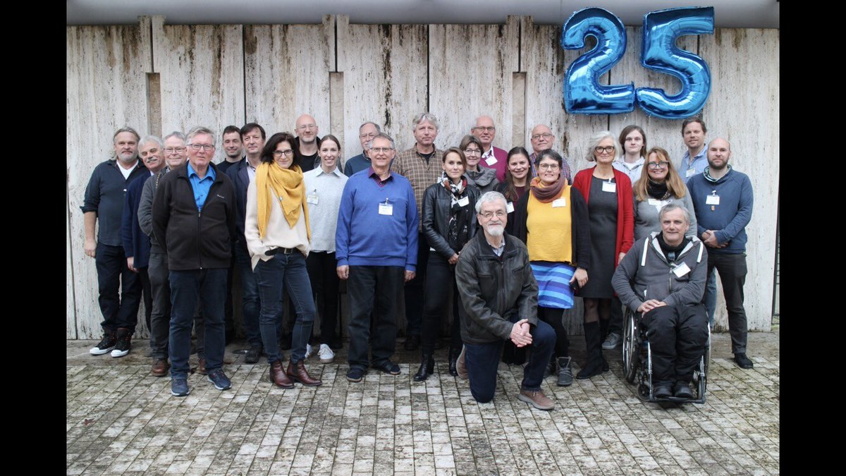 ZUMTeam's tweet photo. Gruppenbild #ZUM25Jahre 
Danke 🐘AlexWeller@bildung.social
#FediLZ https://t.co/zNqC60WVaM