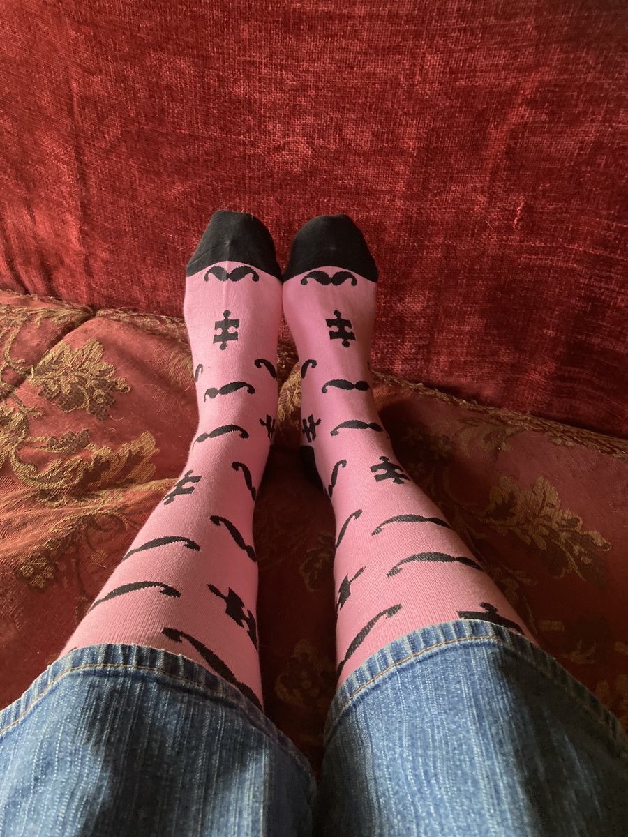 Thank you for the #pinksocks, Michael! @HealthData4All #hlth2022