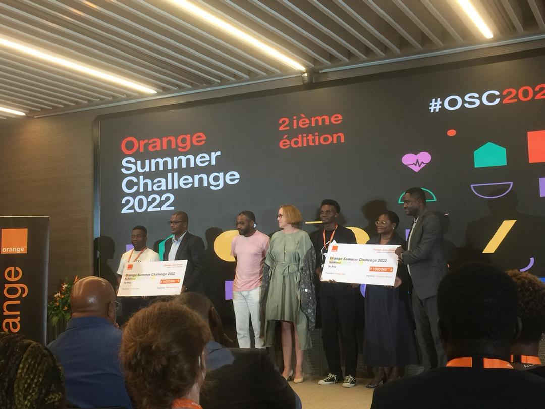 Kaizene_Conseil's tweet image. 🟠 [ Orange Summer Challenge ] 
C&apos;était le clap de fin pour cette 12e édition du #OSC2022 le 03 Nov au Village @CI_Orange.

🥇▶️Une opportunité pour apporter les solutions technologiques sur le : #Tech4Good &quot; La technologie au service du dev durable&quot; 
#kaizene #jeunesse