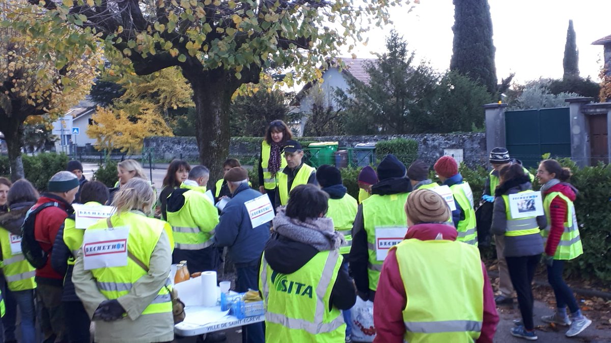 Ce matin grâce au Fond d'Initiative Citoyenne #FIC de la Ville de #SaintÉgrève, et avec le soutien de plusieurs associations de quartier, 60 habitants de Rochepleine et de La Monta se sont retrouvés pour un 2ème décheton.
Un beau succès 👏👏 
#moisdelareductiindesdechets