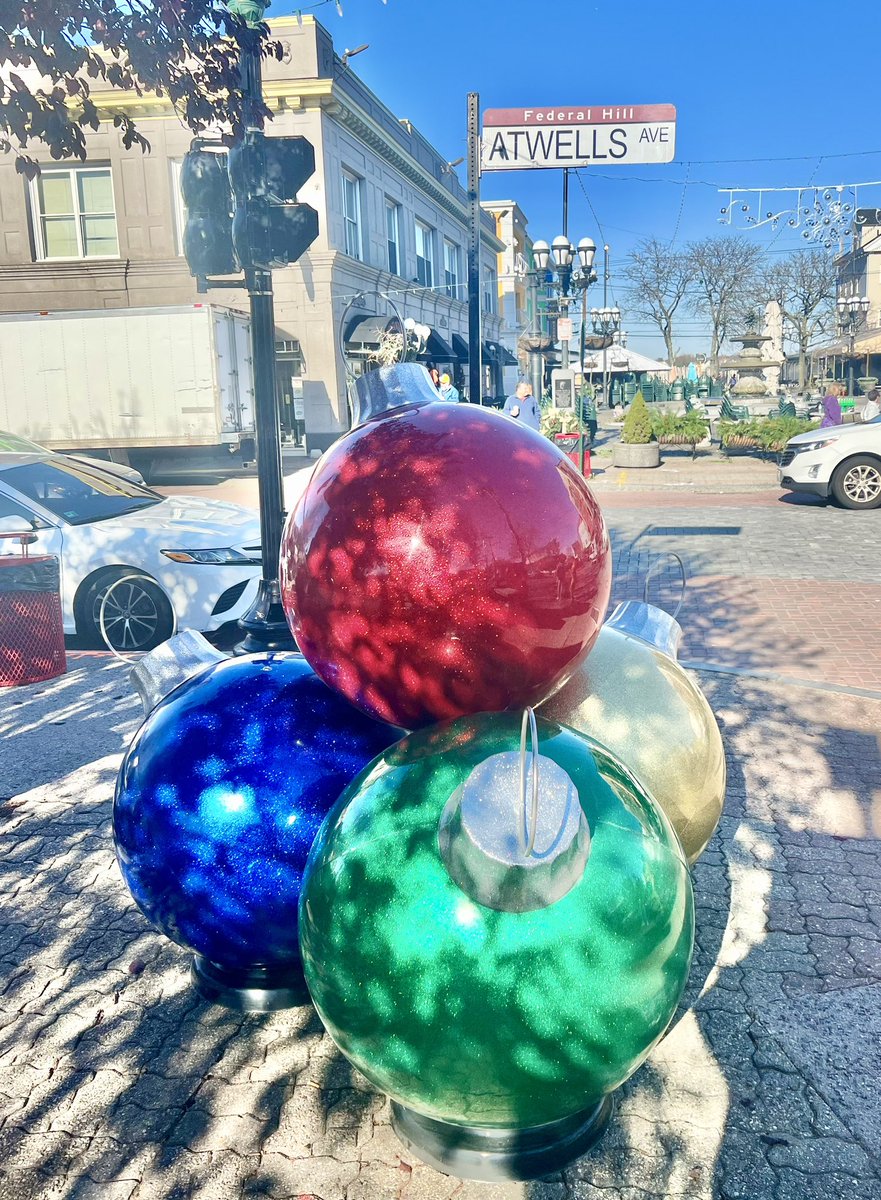 FederalHillRI's tweet photo. It’s time for Christmas on the Hill!
Join us today 2-6pm for Performances, Carolers, Free Trolley rides, the Mount Pleasant High school choir &amp; Providences First Christmas tree lighting! 🎄
Details https://t.co/8NzEIASlIz https://t.co/PiTr8YhQPE