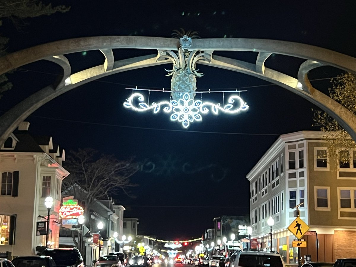 FederalHillRI's tweet photo. It’s time for Christmas on the Hill!
Join us today 2-6pm for Performances, Carolers, Free Trolley rides, the Mount Pleasant High school choir &amp; Providences First Christmas tree lighting! 🎄
Details https://t.co/8NzEIASlIz https://t.co/PiTr8YhQPE