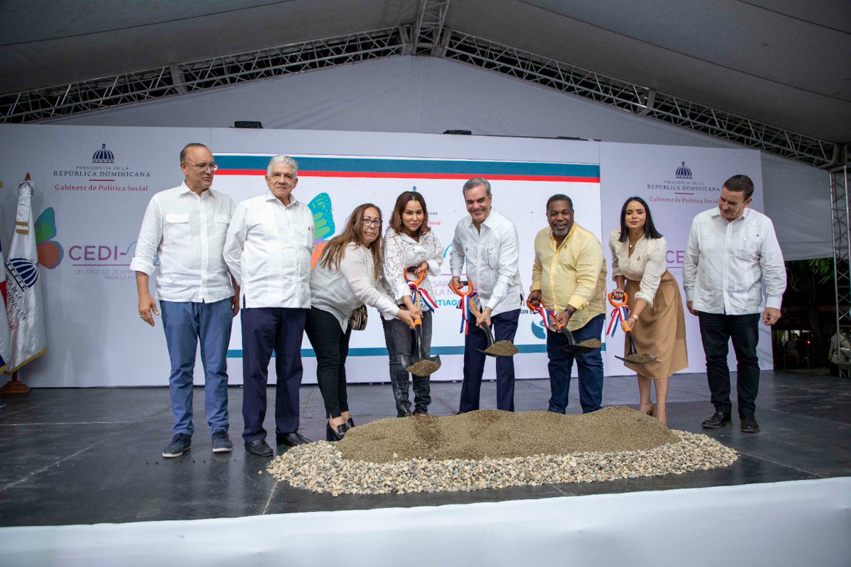 SIN24Horas's tweet photo. Abinader da primer picazo para construcción del Centro de Atención Integral para la Mujer en Santiago.
#SINFinDeSemana #santiago #mujer #centrointegral
Más detalles en nuestro periódico https://t.co/dDk5yCrJO2
https://t.co/5nnhMULnxu https://t.co/yg6E49j4L8