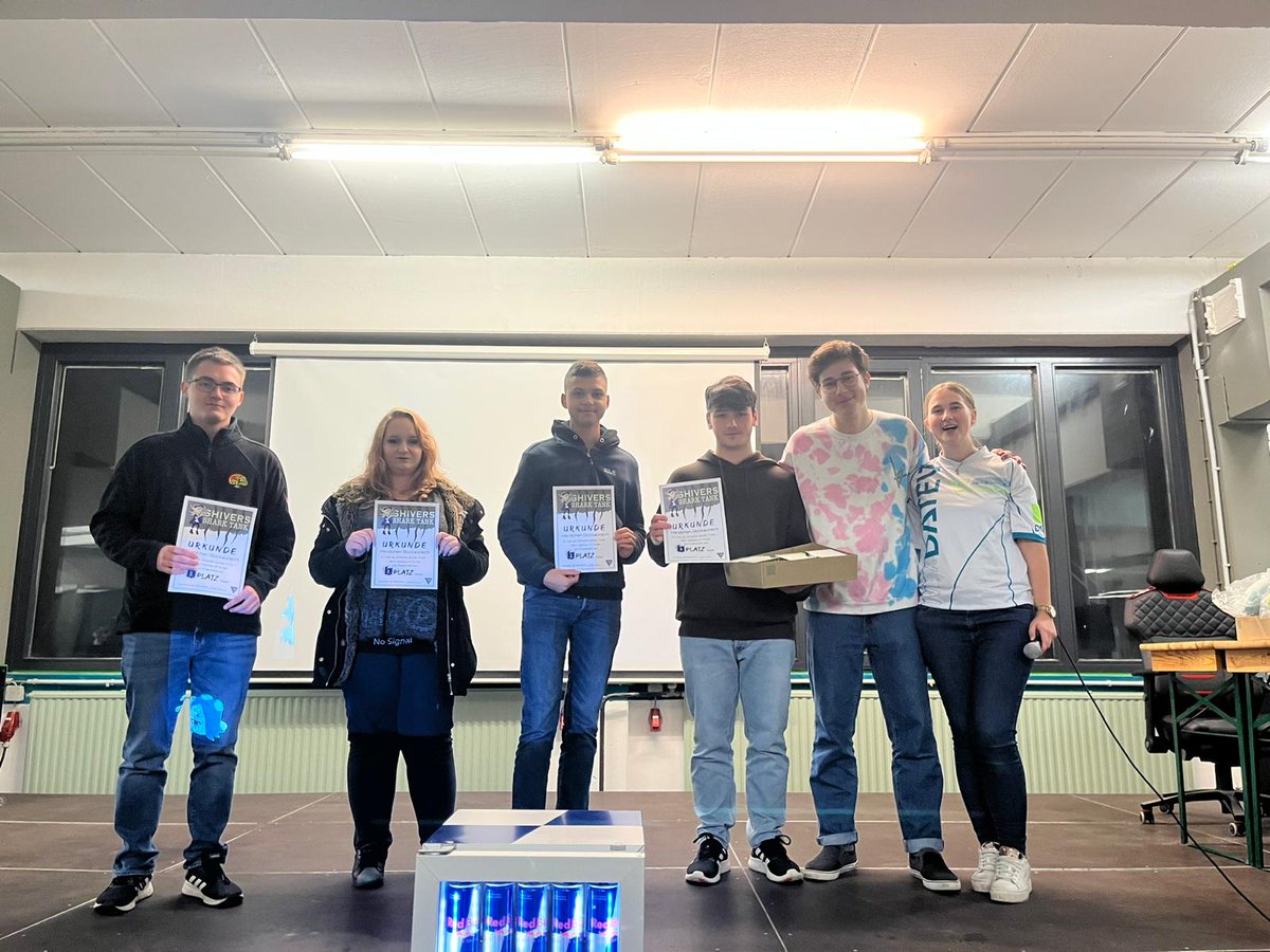HIVEnbg's tweet photo. [#HIVEspl] [#Splatoon3] 
Herzlichen Glückwunsch an die Gewinner:innen von HIVE Shivers Shark Tank!

1. Platz: Untergetauchtes Spirit Ink muss LOS
2. Platz: Shadow Sakura
3. Platz: 69 Suppe!

Danke an alle, die dabei waren. Bis nächstes Mal im #Datev Tournament Ground! https://t.co/ADKWZw1RnB