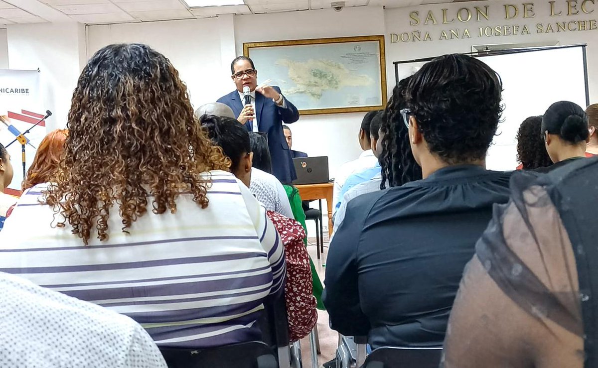 Skarlet_DPM's tweet photo. Participando en el CURSO DE PROTOCOLO Y CEREMONIAL DE ESTADO organizado por la Escuela de Relaciones Internacionales de UNICARIBE.  
#UniCaribeRRII
#DiplomaciaProactiva 
#ProtocoloPaisRD
@ElicFernandez @mberiguete @UnicaribeOnline https://t.co/CiCP1XORHl