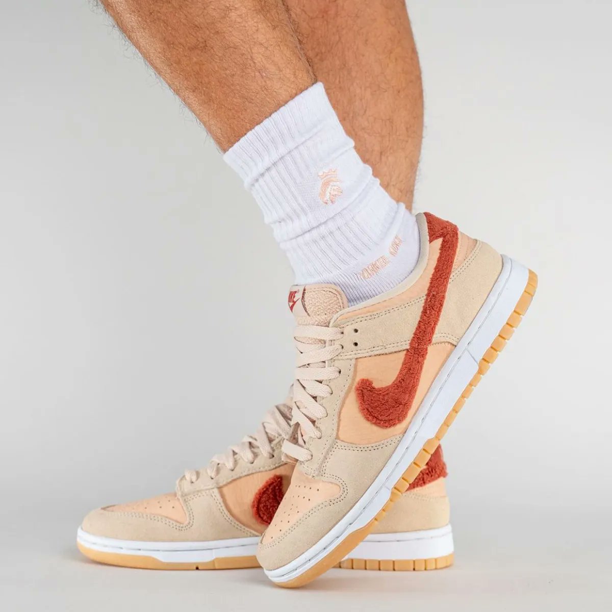 JustFreshKicks's tweet photo. Nike Dunk Low "Terry Swoosh" Releasing December 8th https://t.co/MkxetMlesI https://t.co/lKwE4p0T72