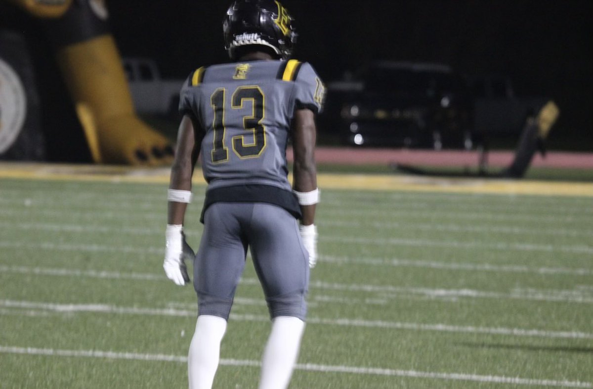 Senior Szn Tape. College Coaches all I need is the opportunity🙏🏾
hudl.com/v/2JvinP