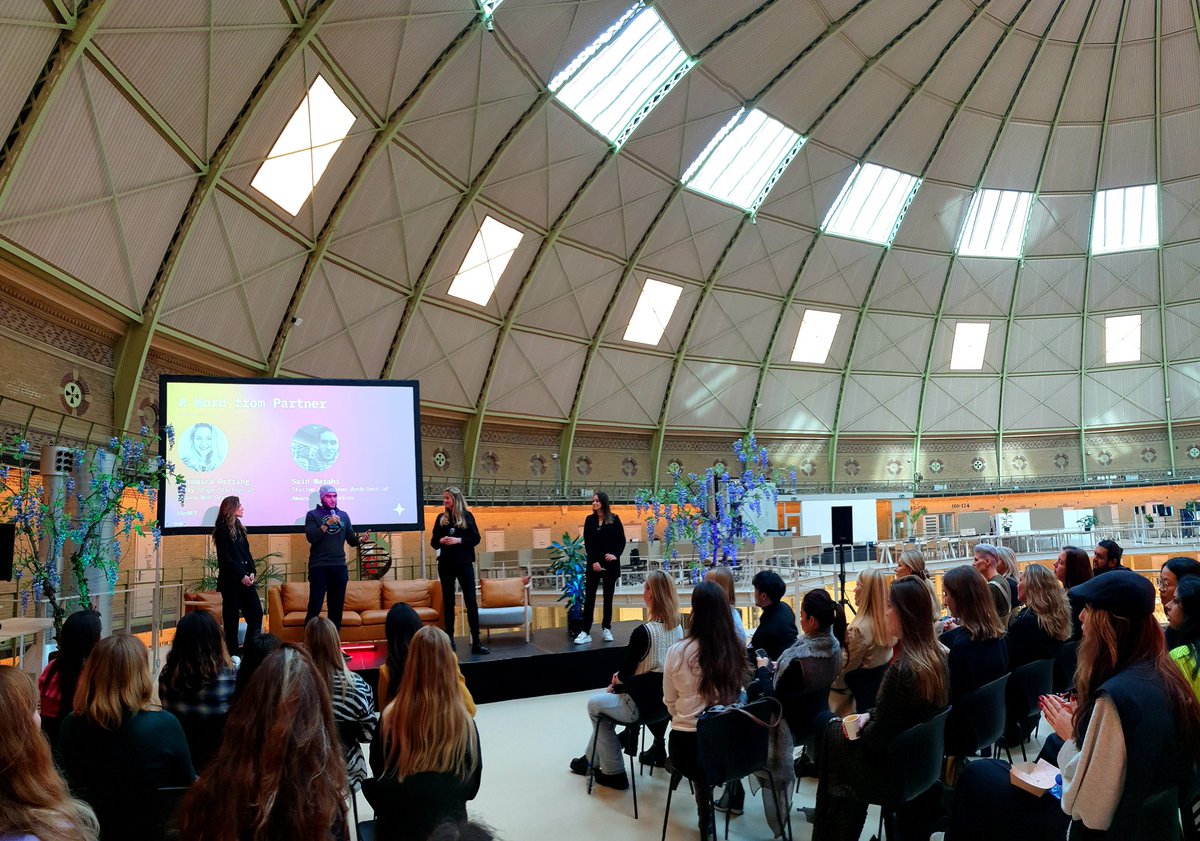 knaack_nina's tweet photo. Great crowd and awesome location💥
#SheNFT @metasoulsco https://t.co/lmMLC5AnLh