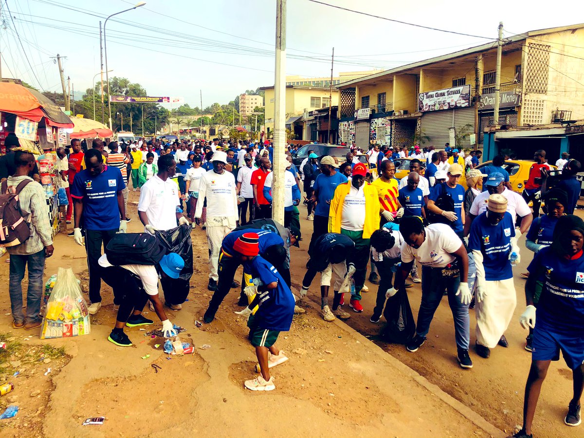humaneesCMR's tweet photo. 🇨🇲 Bravo à tous les volontaires qui ont activement pris part à l’éco marche 🚶pour l’engagement volontaire à l’occasion du lancement des activités de la #JIV2022 par le #MINJEC.🚀
#Humanees
#Plavolcam https://t.co/AaF9Tuvc5t