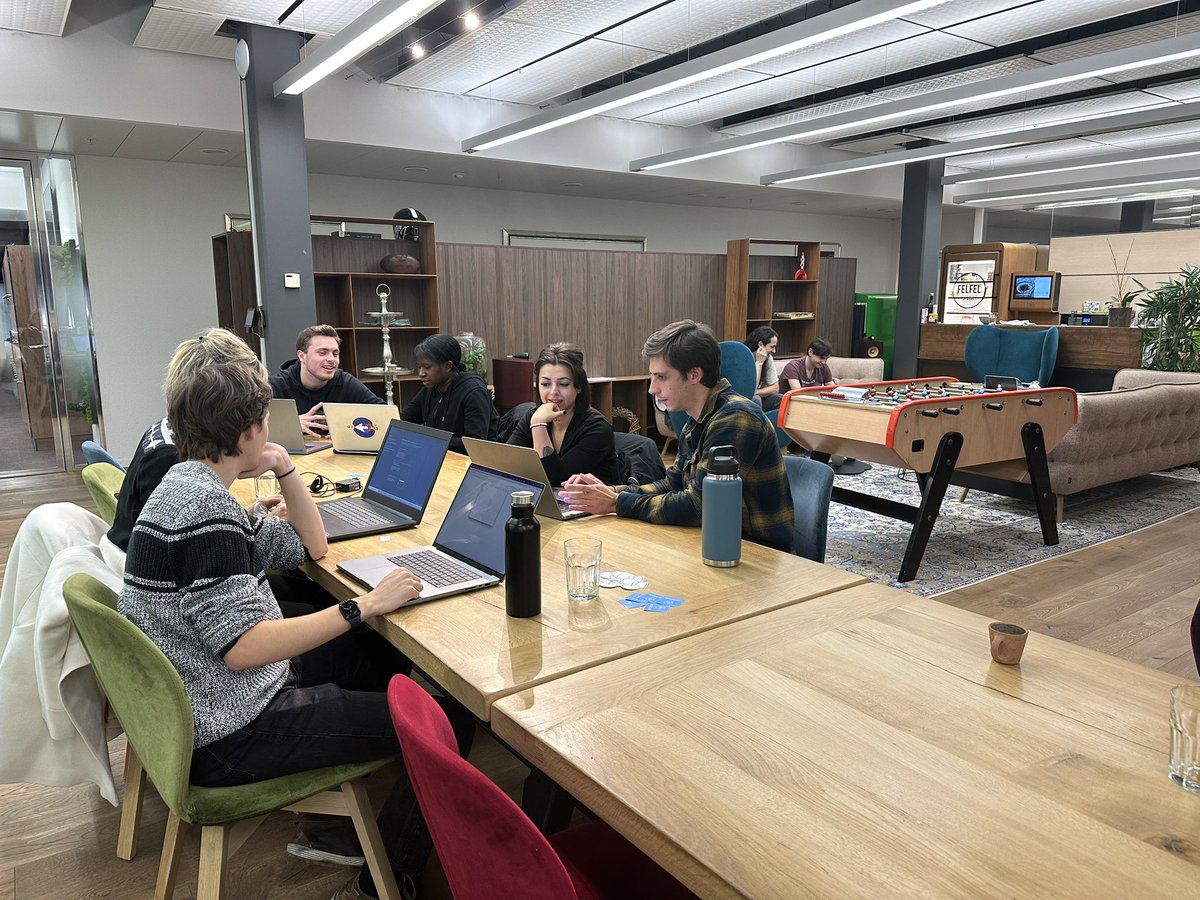 codebarGeneva's tweet image. Cette semaine a eu lieu notre second atelier codebar Genève 🤩
Merci à tous nos participants !
Et un grand merci à notre sponsor @infomaniak pour son super accueil
À bientôt pour notre prochain atelier 🤗