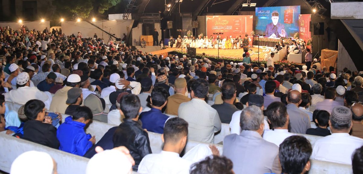 MQI_Official's tweet photo. یزیدلعین نے امام حسین علیہ السلام کوکربلا میں شہیدکرکے حضرت فاطمہ الزہراء سلام اللہ علیہا کو تکلیف پہنچائی جو درحقیقت جانِ مصطفیٰ ﷺ کواذیت تھی۔ قرآن کی رُوسے جس نے حضورﷺ کوتکلیف پہنچائی اس نے اللہ کوتکلیف پہنچائی اوراس کے لیے دنیا و آخرت میں ذلت و رسوائی ہے۔
تقریب رونمائی کراچی https://t.co/o7vl8AnWZn