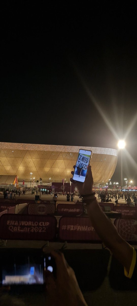 chickukottaram's tweet photo. Infront of lusail stadium, usa citizen, an argentina fan asking for spare tickets.. he need tickets ⚽
#ArgentinavsMexico #messi #ARG #Lusailstadium #betterqatar https://t.co/eaVB6abaCI