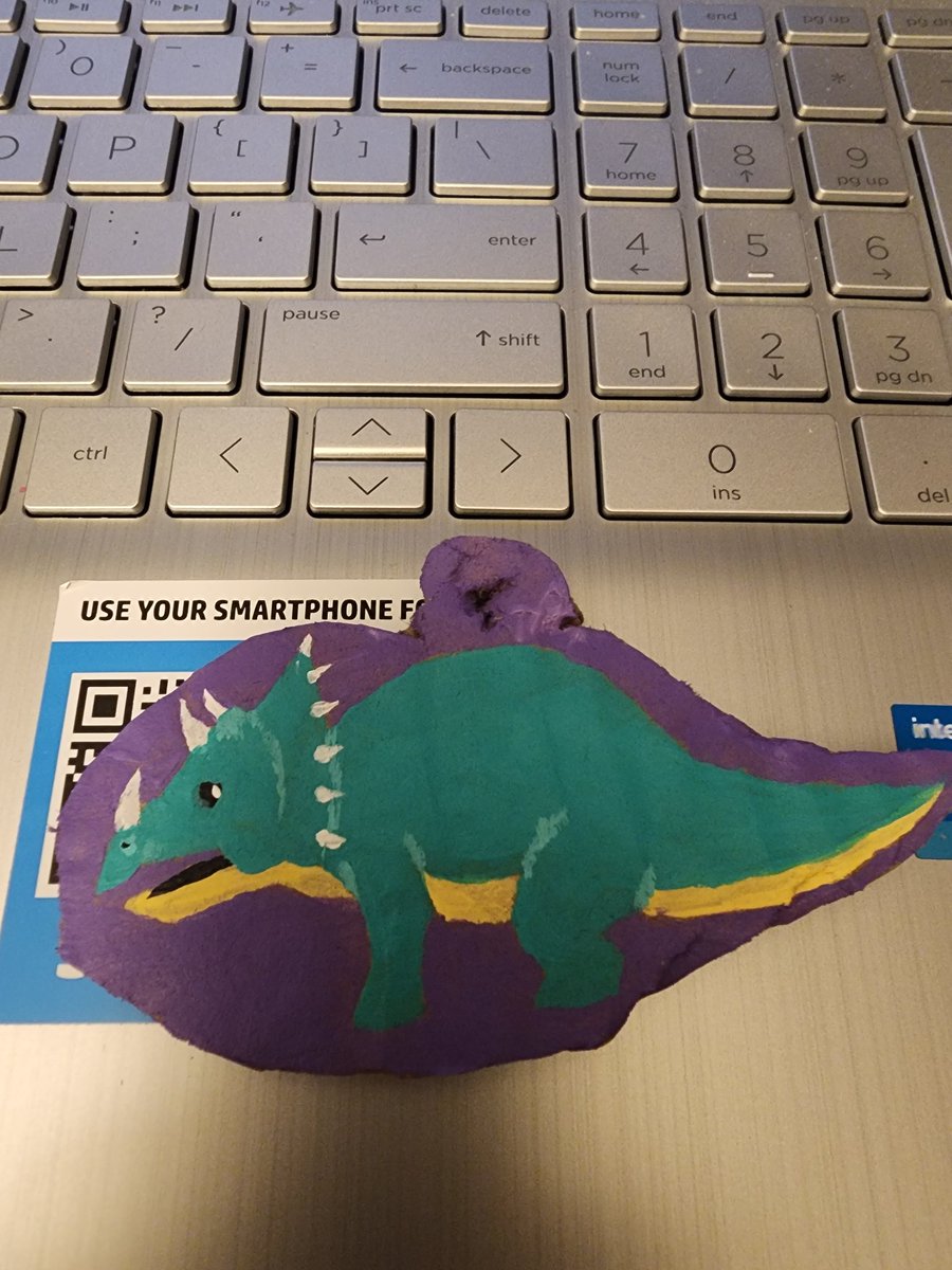 Sannah__san's tweet photo. I made an ornament out of cardboard. https://t.co/axV0aAXriv