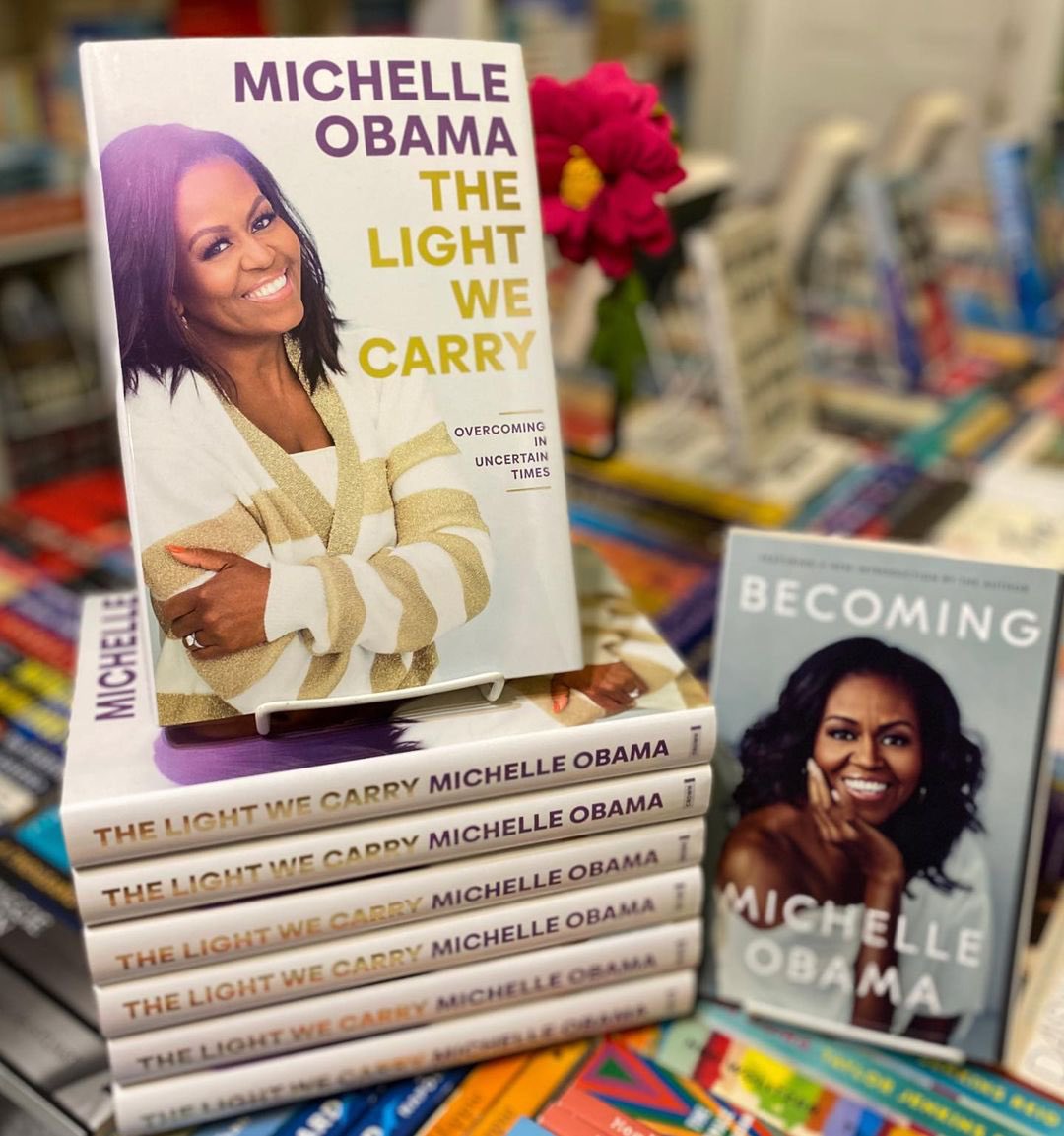 MichelleObama's tweet photo. On this #SmallBusinessSaturday, let's give it up for all the independent bookstores and booksellers for everything they do. I'm grateful for their support of #TheLightWeCarry, and I hope all of you will check out your neighborhood bookstore this holiday season and all year round! https://t.co/GhNOmDoVov