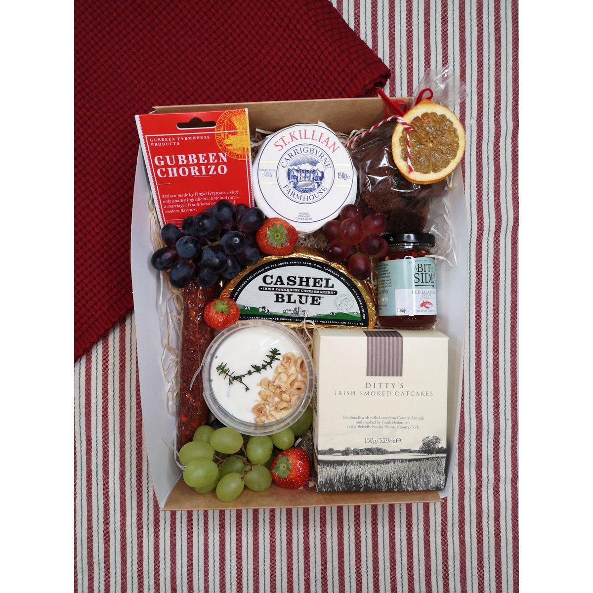 Wearecais's tweet image. Out Cáis 2022 Christmas boxes...get your orders into caisindingle@gmail.com.. Support Irish... Support our farmers, our small business and most importantly support each other 🙏