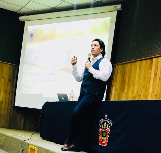 brainingjv's tweet photo. Siempre es un enorme placer conversar sobre el futuro de la industria con mis futuros innovadores de este país @udgcucei @FoodInnoStudio #futureoffood #fooddesign #ideas #food #future #innovation https://t.co/zstdRBduY1