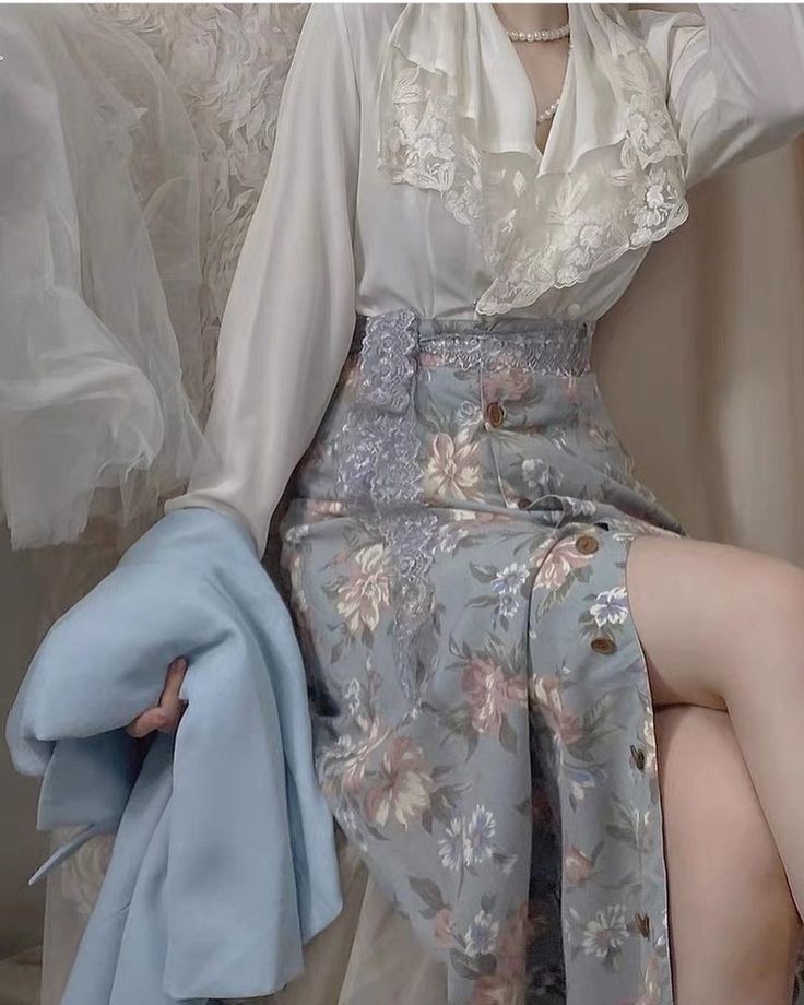 RunicMarchen's tweet image. Good morning! This is the outfit for the day &amp;amp; he absolutely adores the heels 💕