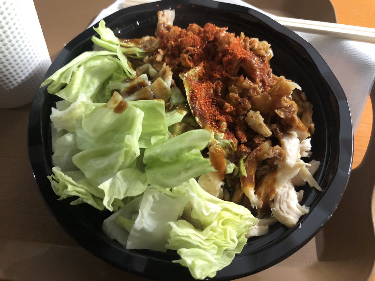 crmlpdng's tweet photo. フードエリアにも行ってみました🙏✨ばんごはんは #FUNHOLiC のレッドホット麻辣チキンライス+餃子スープのセット🔥辛くて美味しかったです💓
#東京コミコン #東京コミコン2022 #tokyocomiccon #tcc #tcc2022 https://t.co/YjVgV0V2T2