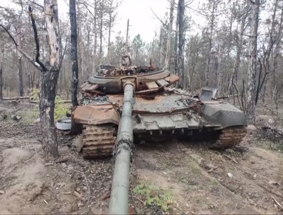 PolymarketIntel's tweet photo. #Ukraine: A Russian T-72B3 tank was discovered in slightly bad condition in #Kherson Oblast. https://t.co/Fw6Fe0fd8e
