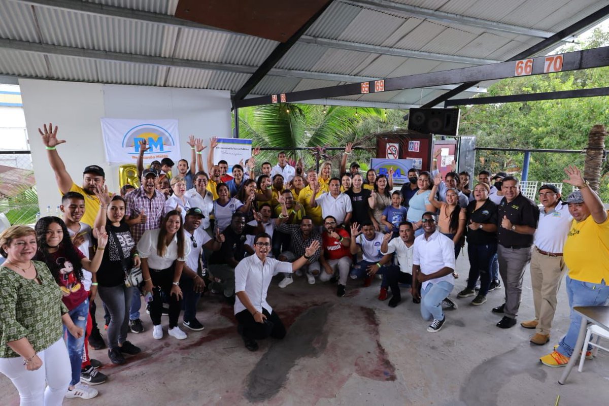 DiaaDiaPa's tweet photo. #ElPaísDD Jóvenes de Arraiján @somosrmpa  desarrollan un taller de liderazgo, donde exponen temas relacionados a “Ricardo Martinelli y el Nuevo Cambio”. Los acompañan diferentes precandidatos. Esta actividad es organizada por la Juventud Nueva Política de Arraiján. https://t.co/mVcrikjTCf