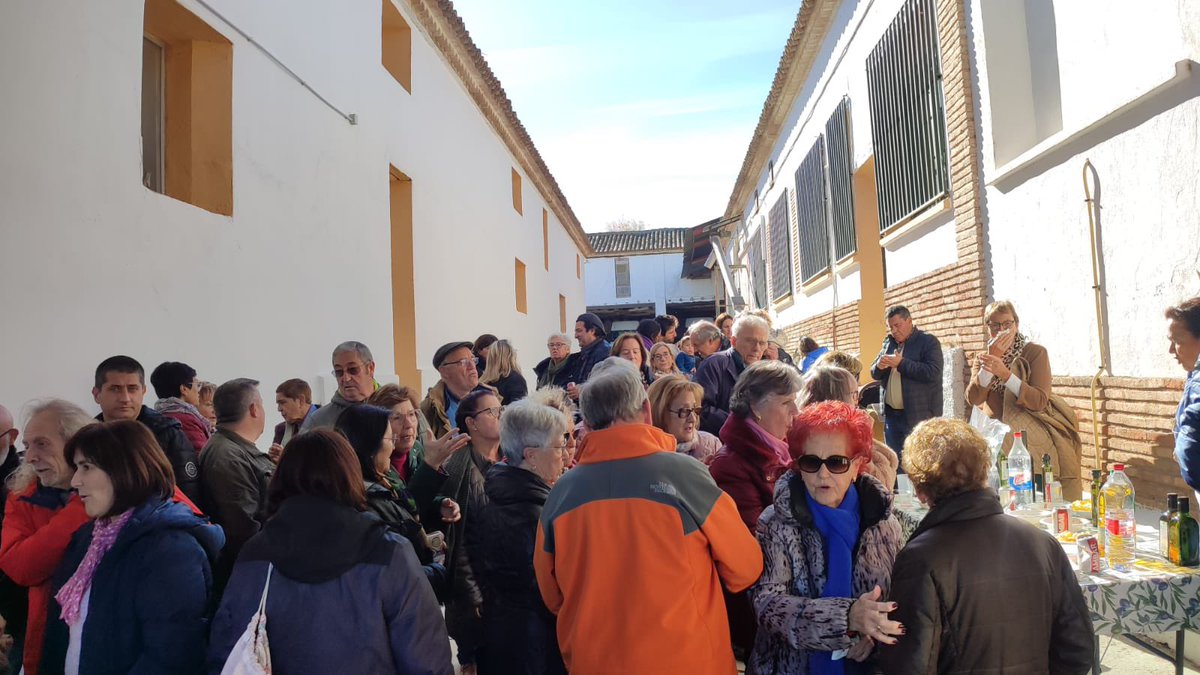 _jaimeolive's tweet photo. Gracias a tod@s por visitar nuestra Almazara en el #diainternacionaldelolivo 🫒🫒 en #Belchite día ☀️y gente maravillosa https://t.co/Ubka3EqfxM