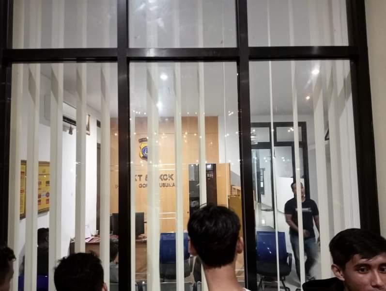 merapi_uncover's tweet photo. [Breaking news] kasus pencopetan tadii sekitar jam 8 malam acara konser musik pesta retail distadion kridosono, sejauh ini yang laporan kecopetan hp 20 orang min, info kronologi siapa tau ada yang tau min, https://t.co/jNt5yfBHRI