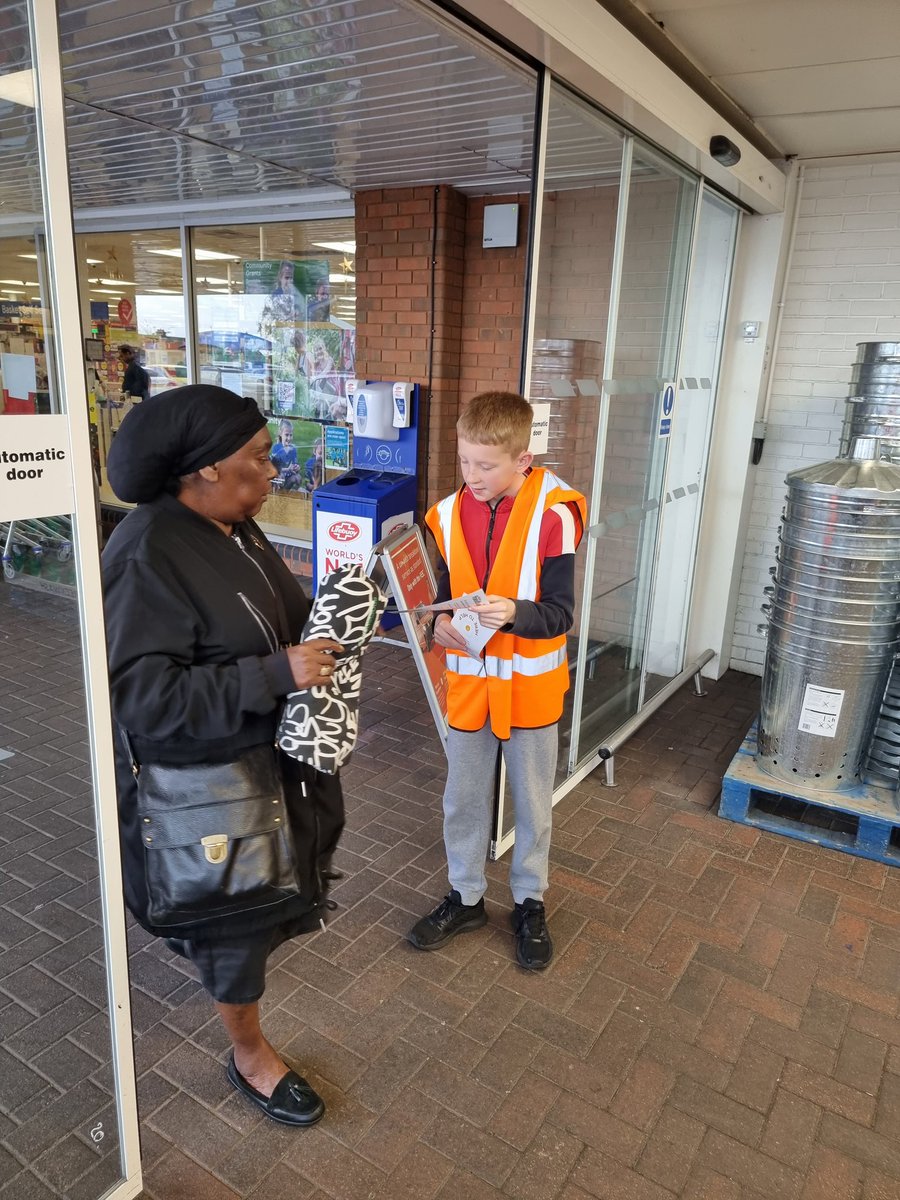 chantryprimary's tweet photo. Such a fabulous morning supporting @LutonFoodbank at @Tesco today! @pioneer_trust pupils gave up their time to hand out fliers, chat to the public and sort the 50 crates' worth of food that was donated! Such amazing, community-spirited children 😍👏 https://t.co/O4V8OxWsGO