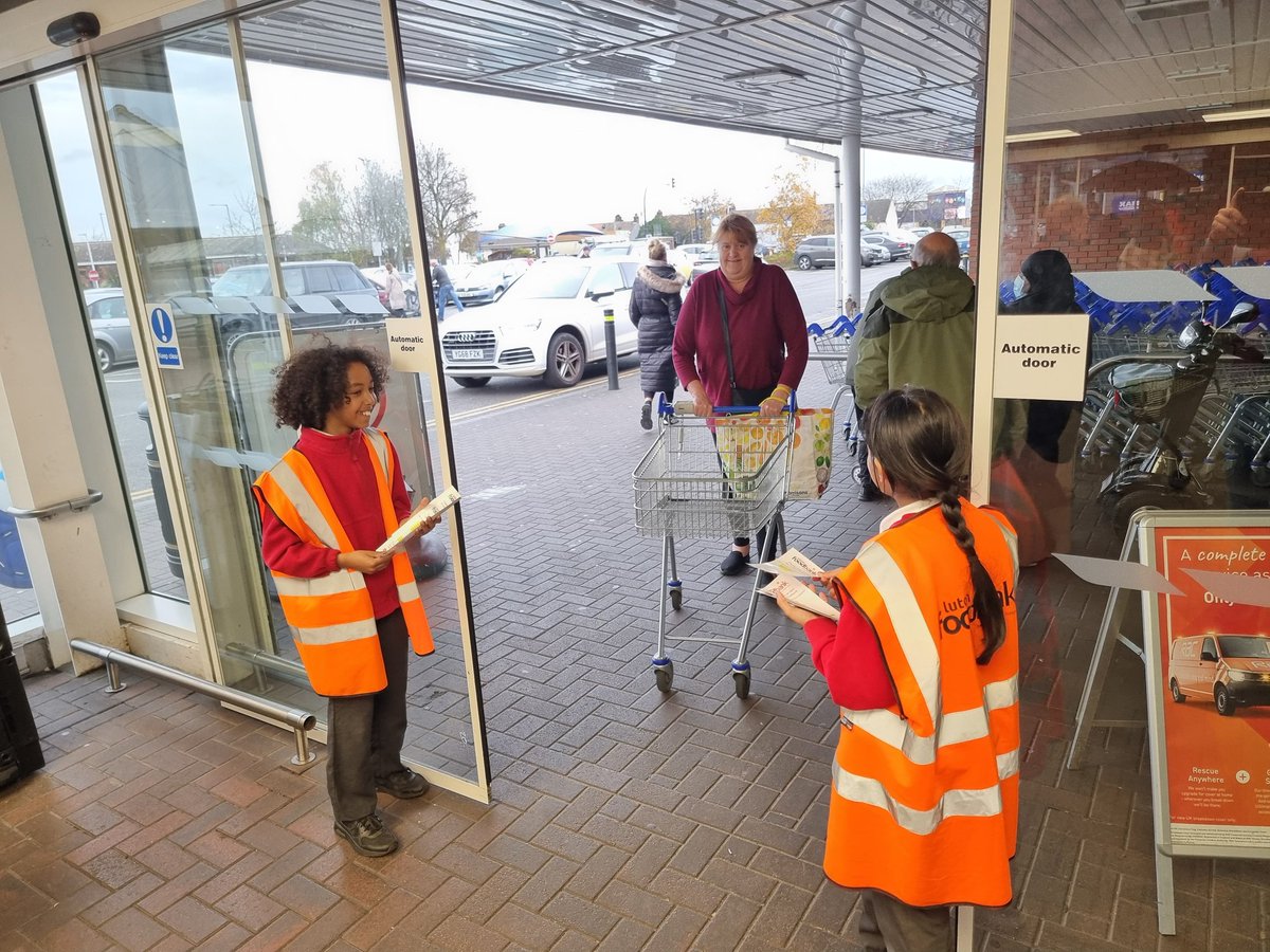 Such a fabulous morning supporting <a href="/LutonFoodbank/">Luton Foodbank</a> at <a href="/Tesco/">Tesco</a> today! <a href="/pioneer_trust/">Pioneer Learning Trust</a> pupils gave up their time to hand out fliers, chat to the public and sort the 50 crates' worth of food that was donated! Such amazing, community-spirited children 😍👏