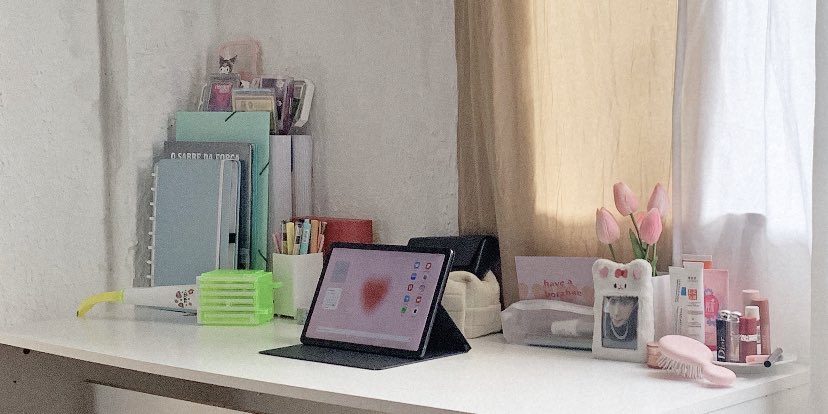 sasnotes's tweet image. organizei meu cantinho! 🌷🤍