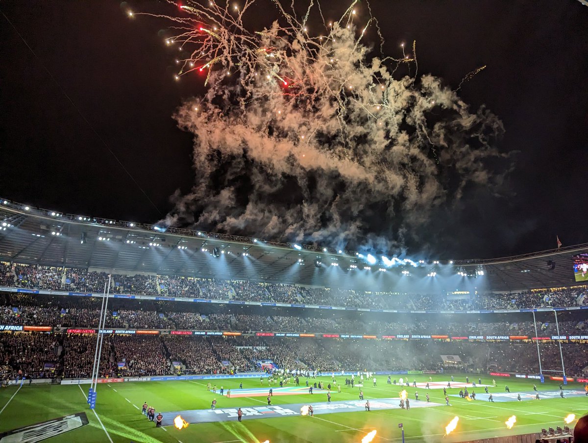 SamCChapman's tweet photo. Helllllooooo Twickenham! #weartherose https://t.co/BVDy8dsFpW