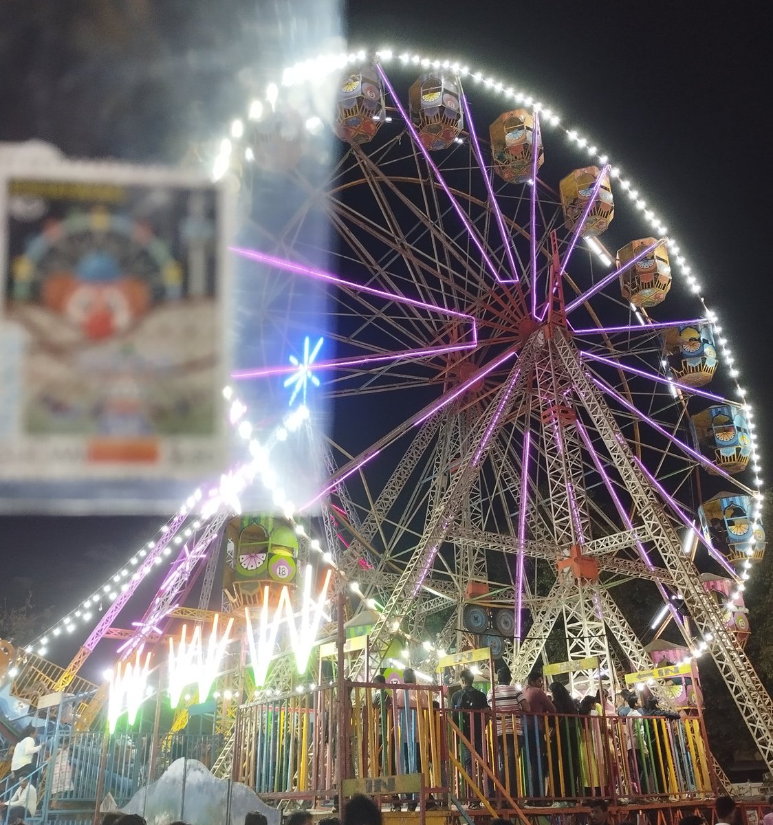#xtremephilately
Stamp from Finland on Amusement park depicts Ferris Wheel ( Giant Wheel)🎡. Real one is from Fun Fair near my place. #stamps #philately