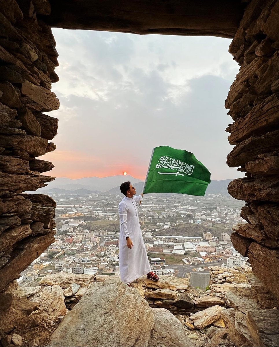Anas_Bm1's tweet photo. عز وشموخ يا بلادي برايتك نسطر اغلى الاماني وبوسط الملاعب يبقى سيطنا عااالي وقداام يالاخضر 💚🇸🇦💚 #السعوديه_بولندا #السعودية https://t.co/YszmpSDGc2